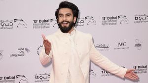 Foto Traveling Ranveer Singh, Calon Suami Deepika Padukone