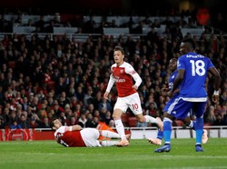 Oezil Bikin Arsenal Berbahaya