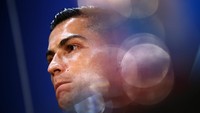 Saat disinggung soal kembalinya ke Old Trafford, Ronaldo mengaku laga ini cukup menguras emosinya lantaran punya banyak kenangan manis di sana. Namun ia menegaskan tetap akan profesional dengan berusaha membantu Juventus meraih kemenangan. (Foto: Jan Kruger/Getty Images)