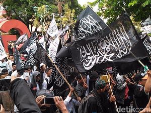 Usut Pembakaran Bendera HTI, Polisi Cari Pendapat Ahli Hukum Islam Usut Pembakaran Bendera HTI, Polisi Cari Pendapat Ahli Hukum Islam