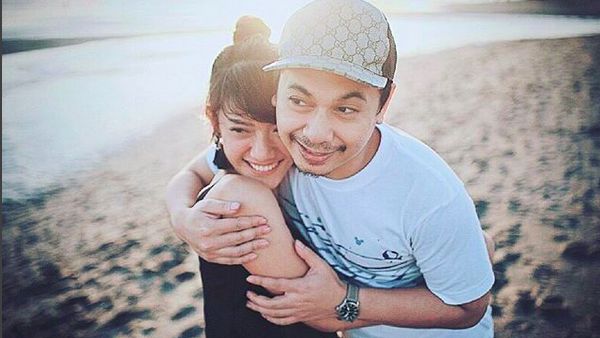 Anissa Aziza Hamil 2 Bulan, Raditya Dika Makin Romantis