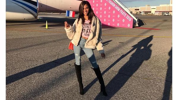 Foto: Saat Model Victorias Secret Cindy Bruna Pergi Liburan