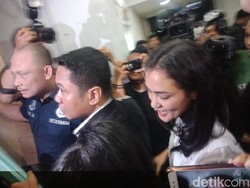 Periksa Atiqah Hasiholan, Polisi Tanya soal Foto Ratna yang Viral