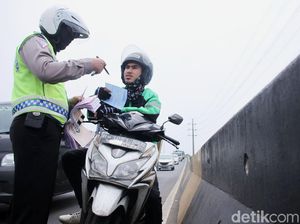 Priit! Ratusan Pemotor Bandel Ditilang di Flyover Pesing