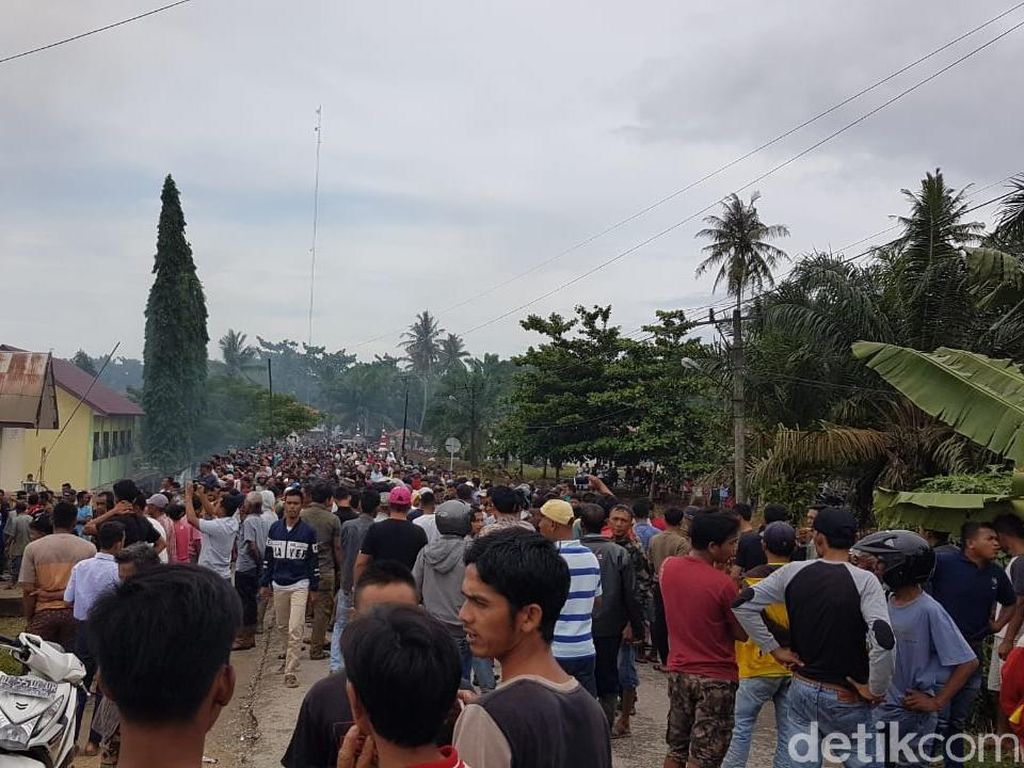 Anggota DPR Minta Pembakaran Mapolsek di Aceh Diusut Tuntas Anggota DPR Minta Pembakaran Mapolsek di Aceh Diusut Tuntas