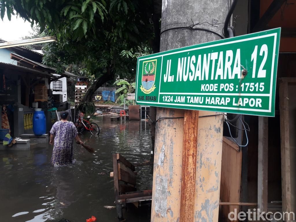 Hujan Deras, 4 RT di Jatimulya Bekasi Banjir Hujan Deras, 4 RT di Jatimulya Bekasi Banjir
