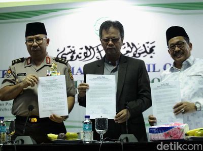 Foto: MUI dan Polri Bertemu Bahas Pembakaran Bendera Tauhid