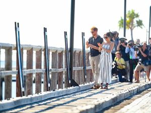 Saat Pangeran Harry dan Meghan ke Pulau Pasir Terluas di Dunia Saat Pangeran Harry dan Meghan ke Pulau Pasir Terluas di Dunia
