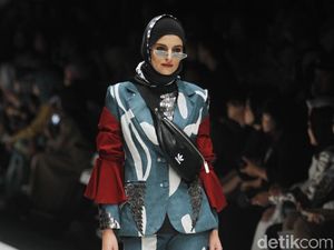 9 Busana Terbaru Dian Pelangi di JFW 2019: Saat Hijabers Tampil Sporty