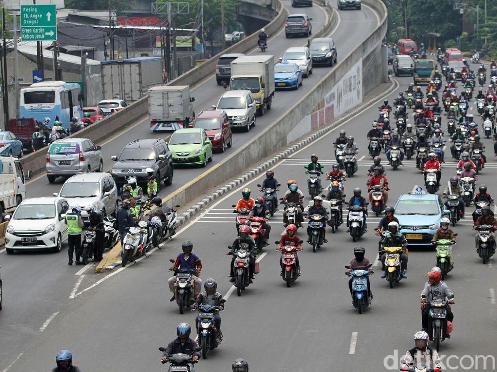 Ada Proyek Tol Semanan-Grogol, Lalin Jalan Daan Mogot Direkayasa Ada Proyek Tol Semanan-Grogol, Lalin Jalan Daan Mogot Direkayasa
