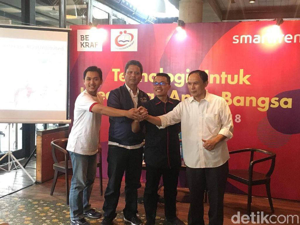 Smartfren Blusukan ke 7 Kota Gaungkan Literasi Digital Smartfren Blusukan ke 7 Kota Gaungkan Literasi Digital