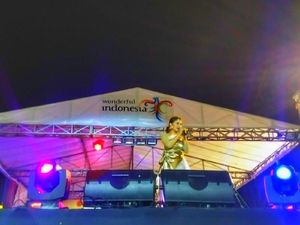 Konser Rossa Bius Pengunjung Festival Crossborder Nunukan 2018