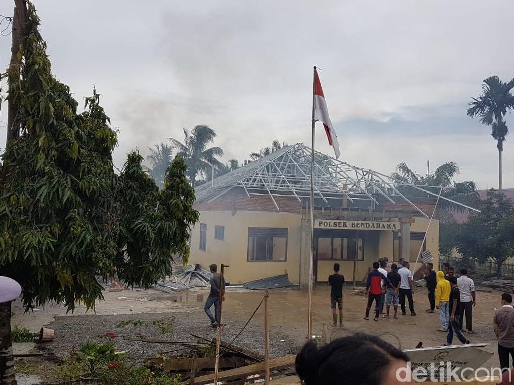 Polsek di Aceh Dibakar, Keluarga Minta Tewasnya Bandar Sabu Diusut Polsek di Aceh Dibakar, Keluarga Minta Tewasnya Bandar Sabu Diusut