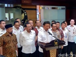 Pembakaran Bendera Berkalimat Tauhid, Wiranto Minta Masyarakat Tenang Pembakaran Bendera Berkalimat Tauhid, Wiranto Minta Masyarakat Tenang