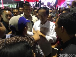 Ditemani Anies, Jokowi Bagikan 5.000 Sertifikat Tanah di Jaksel