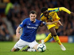 Michael Keane mampu mematikan para penyerang Crystal Palace yang terkenal cepat seperti Wilfried Zaha dan Andros Townsend. (Carl Recine/Reuters)