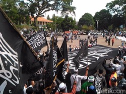 Long March, Ribuan Umat Islam di Garut Kibarkan Bendera Tauhid