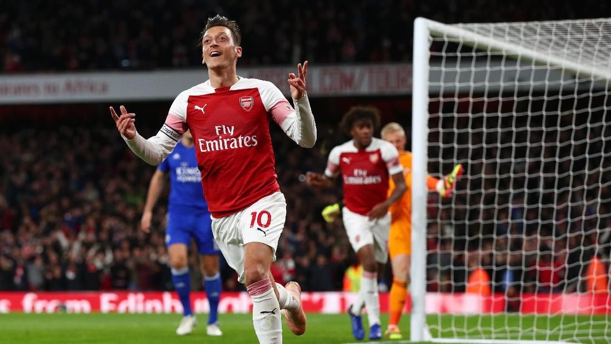 Mesut Oezil berpeluang comeback di Liga Europa tengah pekan ini (Clive Rose/Getty Images)