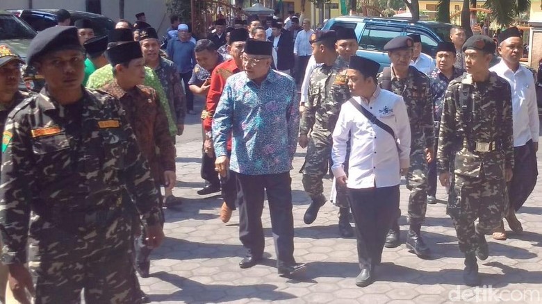 Respon Ketum PBNU Terhadap Pembakaran Bendera Berkalimat Tauhid Respon Ketum PBNU Terhadap Pembakaran Bendera Berkalimat Tauhid