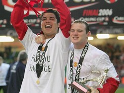 Ronaldo kembali mencetak gol di partai final, kali ini pada ajang Piala Liga Inggris musim 2004/2005. Dia menjebol gawang Wigan untuk mengubah kedudukan jadi 3-0, MU menang 4-0 di final itu. (Mike Hewitt/Getty Images)
