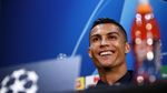 Halo Old Trafford, Ronaldo Pulang