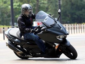 Sensasi Mengendarai Skutik Rp 300 Juta