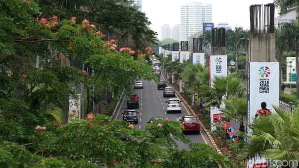 Melihat Lagi Kondisi Tiang Monorail yang Mangkrak di Senayan