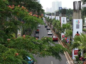 Melihat Lagi Kondisi Tiang Monorail yang Mangkrak di Senayan