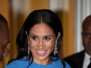 Misteri di Balik Anting Meghan Markle yang Ternyata Pemberian Pangeran Saudi Misteri di Balik Anting Meghan Markle yang Ternyata Pemberian Pangeran Saudi