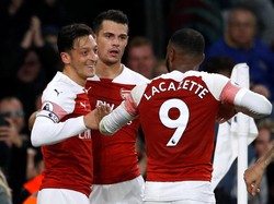 Ozil dan Pemain Arsenal Lain Terciduk Nge-fly Pakai Gas Tawa