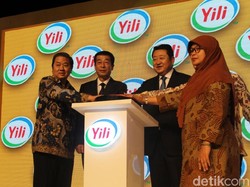 Khusus Buat Remaja, Es Krim Aneka Rasa dan Warna Ini Dipasarkan di Indonesia