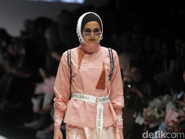 Foto: Mengintip Tren Hijab Terbaru dari JFW 2019