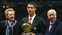 Ballon dOr tahun 2008 berhasil dimenangi Ronaldo. Dia menjadi pemain pertama MU yang dapat penghargaan bergengsi itu setelah George Best, 40 tahun sebelumnya. (Alex Livesey/Getty Images)