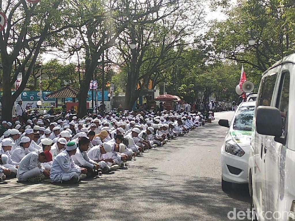 Putusan Praperadilan Kasus Habib Rizieq, FPI Penuhi PN Bandung