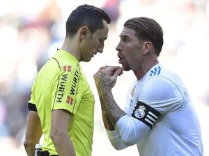 Dua Kali Usir Pemain Madrid, Ini Wasit El Clasico