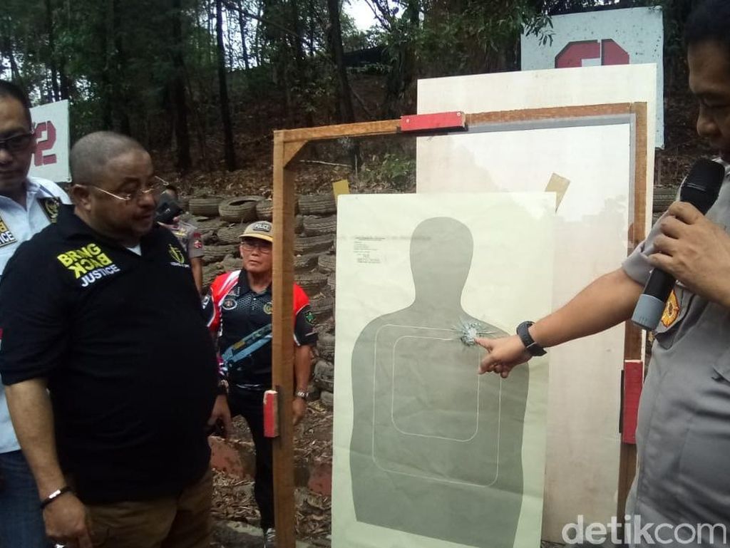 Lihat Uji Tembak, Anggota Komisi III: Peluru Nyasar Kesalahan Latihan Lihat Uji Tembak, Anggota Komisi III: Peluru Nyasar Kesalahan Latihan