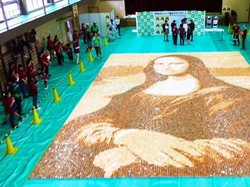 Wouw! Lukisan Mona Lisa 10,7 Meter Ini Dibuat dari Kerupuk Beras