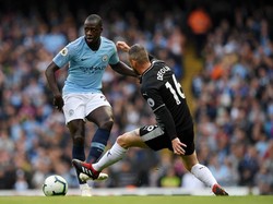 Benjamin Mendy bikin satu assist dan berhasil mempertahankan gawang Manchester City tak kebobolan saat menang 5-0 atas Burnley. (Shaun Botterill/Getty Images)