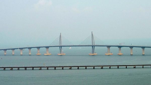 Megah! Jembatan Terpanjang di Dunia Sambungkan Hong Kong-Makau