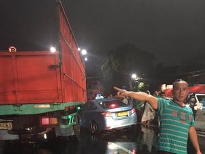 Kecelakaan Taksi dan Truk Terjadi di Depan Thamrin City