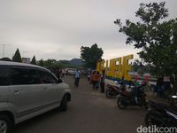 Santai Sore di Aceh, Asyiknya Makan Jagung Bakar di Ulee Lheue