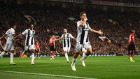 Gol Dybala itu membawa Juventus unggul 1-0 hingga turun minum. Terlihat penyerang Argentina tersebut merayakan golnya dengan melakukan Dybala Mask. (Foto: Michael Regan/Getty Images)