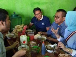 Usai Blusukan di Pasar Projosari, Sandiaga Sarapan Bakso