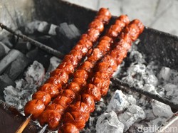 Pedas Gurih Mantap! Bakso Bakar yang Hits di Malang
