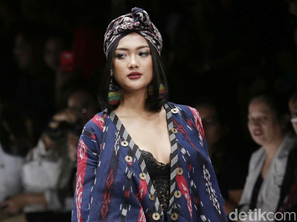 Video Buka Jaket di Acara Sekolah Dikritik, Marion Jola Jadikan Pelajaran Video Buka Jaket di Acara Sekolah Dikritik, Marion Jola Jadikan Pelajaran