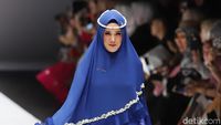 Ini Aksi Mulan Jameela di JFW 2019 dengan Gaya Paskibra