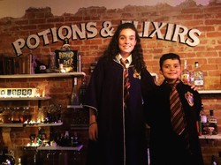 Rasakan Sensasi Makan Hidangan Ajaib di 5 Restoran Harry Potter Ini