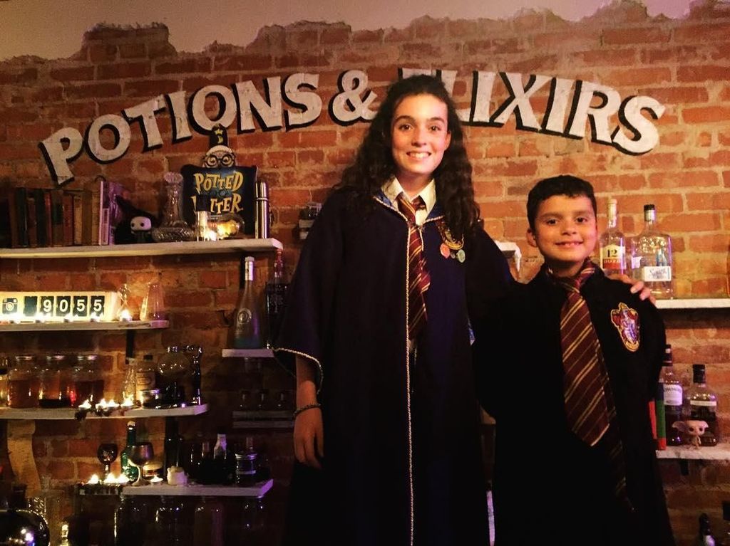 Rasakan Sensasi Makan Hidangan Ajaib di 5 Restoran Harry Potter Ini Rasakan Sensasi Makan Hidangan Ajaib di 5 Restoran Harry Potter Ini