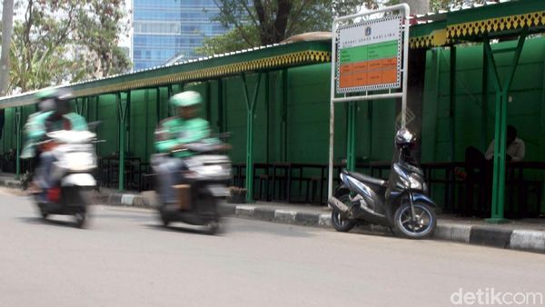 Melihat Trotoar Khusus PKL di Kuningan Jakarta