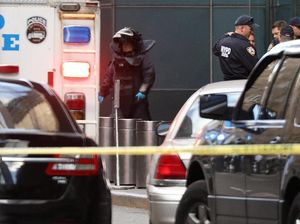 Paket Bahan Peledak Lain Ditemukan di Gedung The Time Warner New York Paket Bahan Peledak Lain Ditemukan di Gedung The Time Warner New York